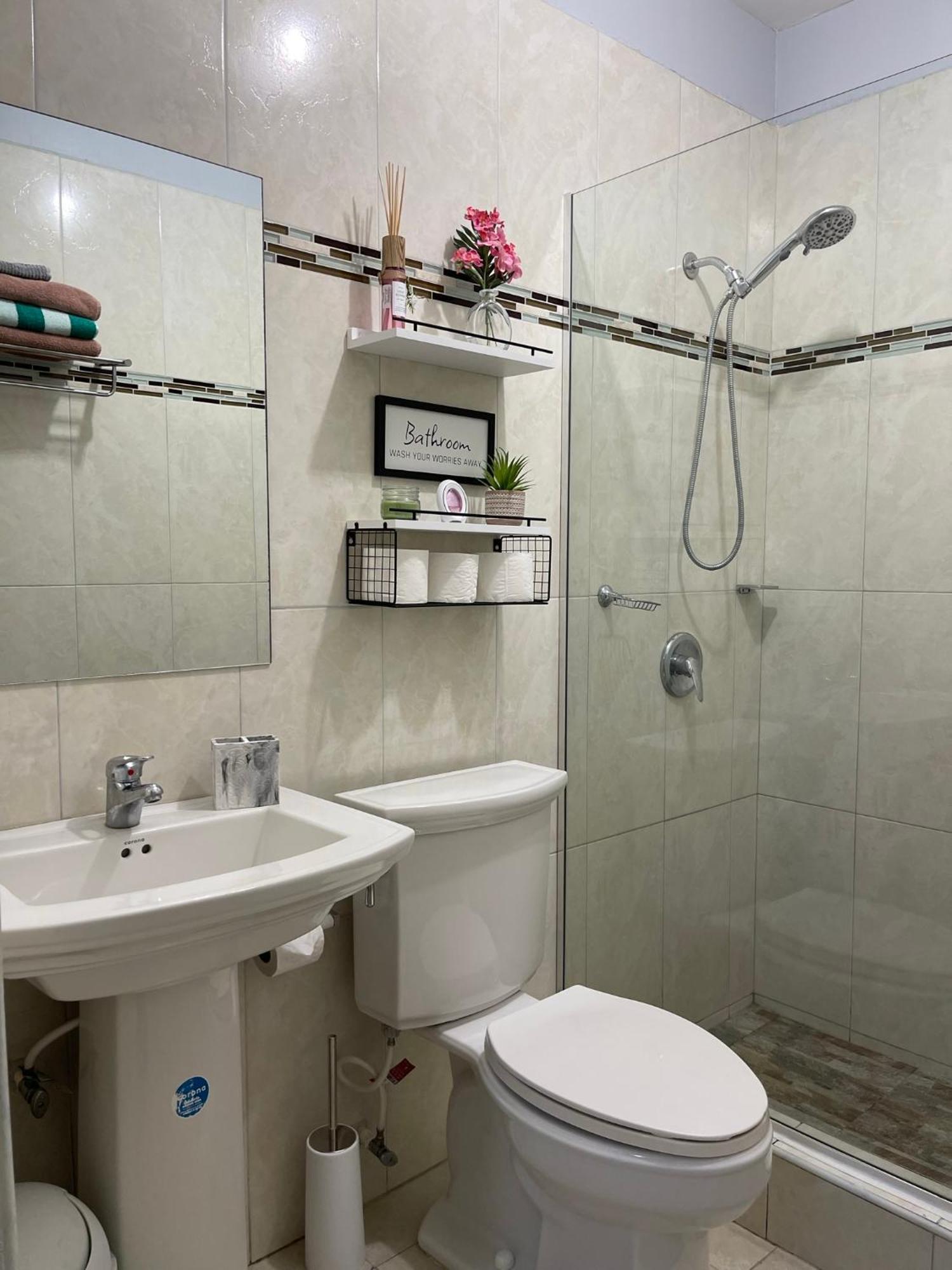 Jamrock Suites Кінгстон Екстер'єр фото
